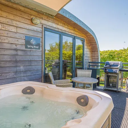 Spring Wood Luxury Pod With Hot Tub At Fell View Park Kirkby Lonsdale *