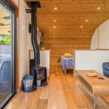 Spring Wood Luxury Pod With Hot Tub At Fell View Park Kirkby Lonsdale Apartment