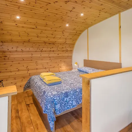 Spring Wood Luxury Pod With Hot Tub At Fell View Park Kirkby Lonsdale Apartment