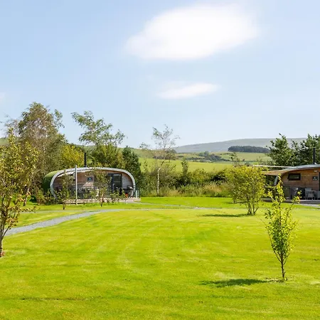 Apartment Spring Wood Luxury Pod With Hot Tub At Fell View Park Kirkby Lonsdale