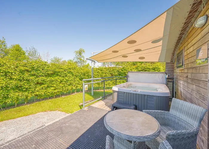 Spring Wood Luxury Pod With Hot Tub At Fell View Park Kirkby Lonsdale * Casterton