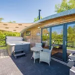 Spring Wood Luxury Pod With Hot Tub At Fell View Park Kirkby Lonsdale *